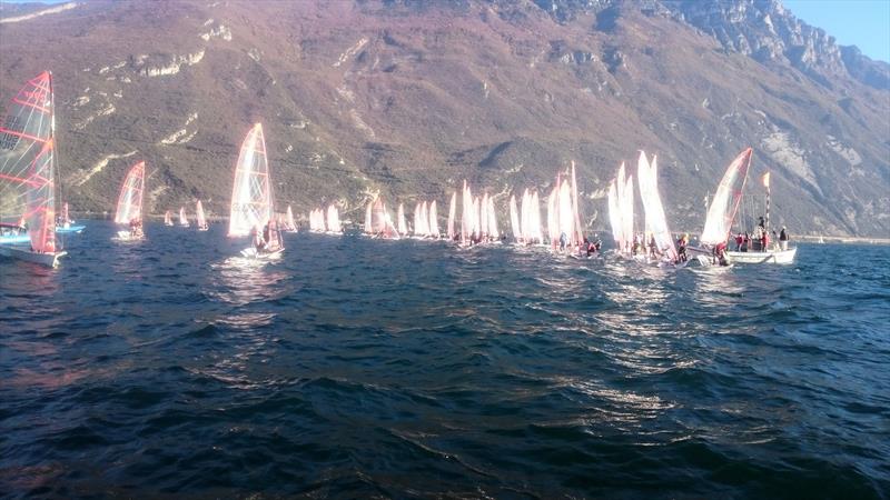 Lining during the 29er Eurocup at Lake Garda - photo © Andre Ozanne