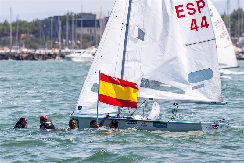 Jordi Xammar & Joan Herp celebrate at the 470 Junior World Championships photo copyright www.zerogradinord.it taken at Club Nàutic S'Arenal and featuring the 470 class