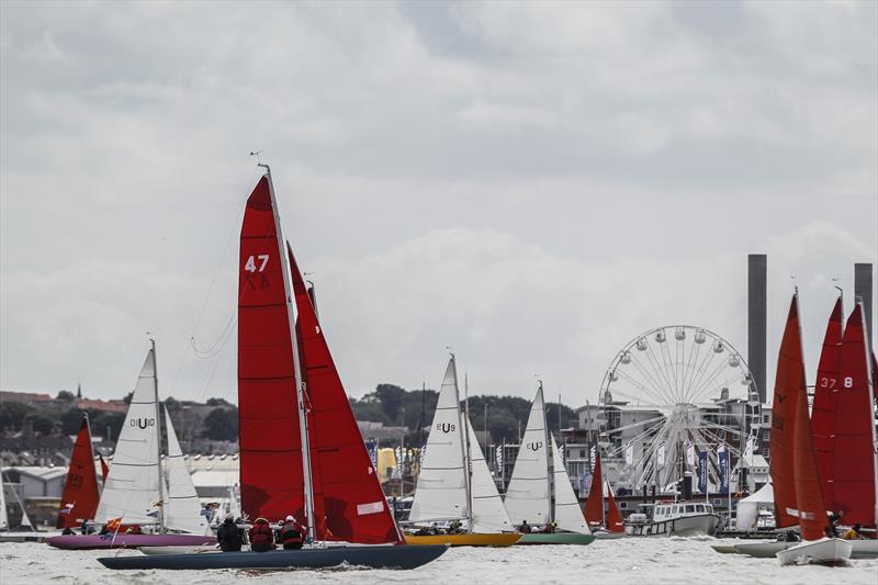 Aberdeen Asset Management Cowes Week day 3 - photo © Paul Wyeth / www.pwpictures.com