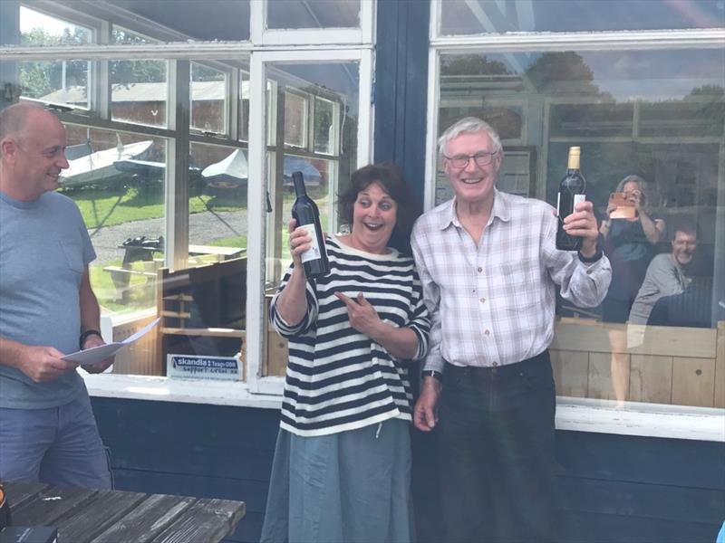 Martin Davis and Angie Bates finish second in the Earlswood Lakes Enterprise Open - photo © Jennifer Foort