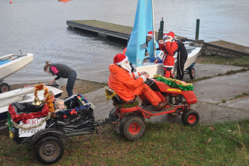 Lots of Santas and their little helpers for the Plum Pudding Race at Ulley
