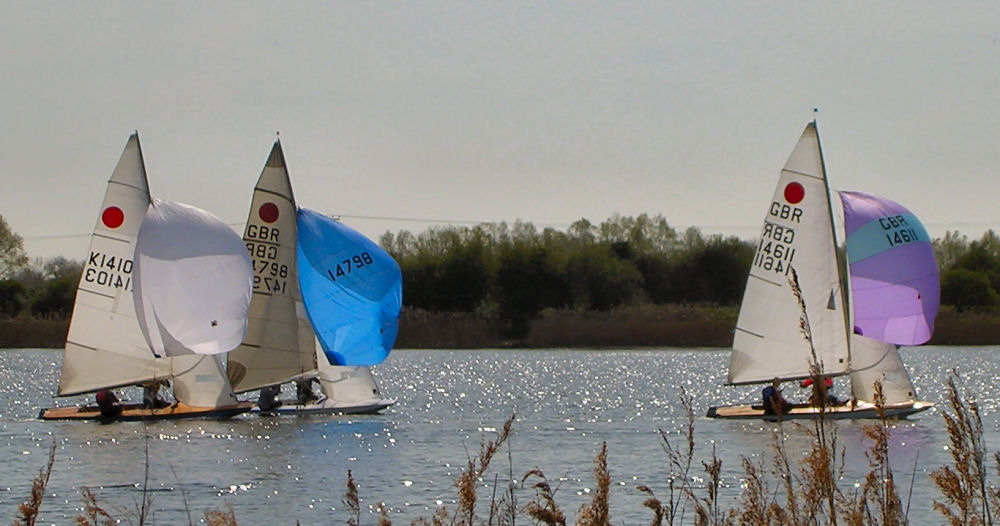 Sunshine and a light shifty wind for the 2005 Fireball open at Hunts