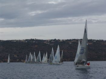 Light winds for the J/24 Europeans practice race on Souda Bay, Crete