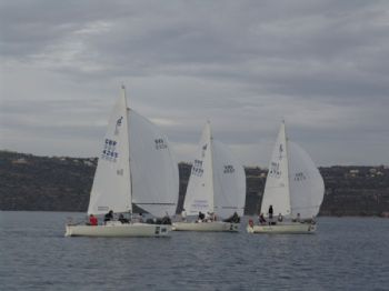 Light winds for the J/24 Europeans practice race on Souda Bay, Crete