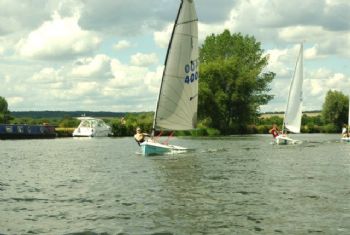 A fine Saturday at Cookham Reach for the Lightning 368 Southern Championship