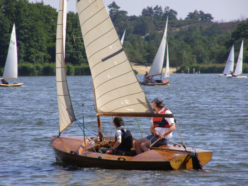 23 entries for the Classic and Vintage Dinghy Association open at Frensham