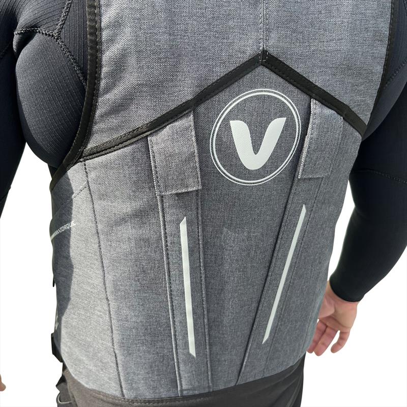 The back of the Torque Quick-Release Trapeze Harness - photo © Vaikobi