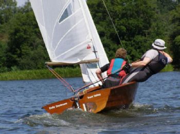 23 entries for the Classic and Vintage Dinghy Association open at Frensham