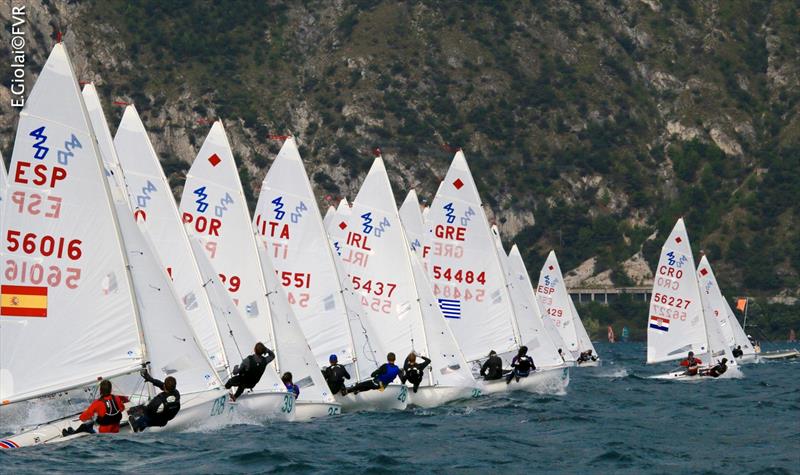 Under 17 fleet start on day 3 of the 420 Junior Europeans photo copyright Elena Giolai taken at Fraglia Vela Riva and featuring the 420 class