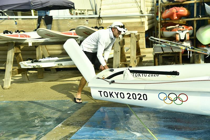 Malcolm Page preparing the boat - 470 World Championships - photo © Amit Shisel