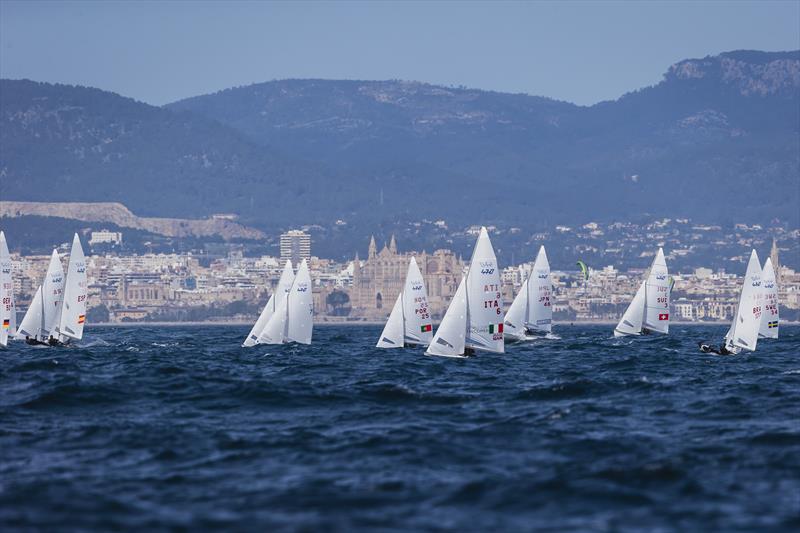 Busy dress rehearsal before the 52 Trofeo Princesa Sofía Mallorca - photo © Bernardí Bibiloni / www.bernardibibiloni.com