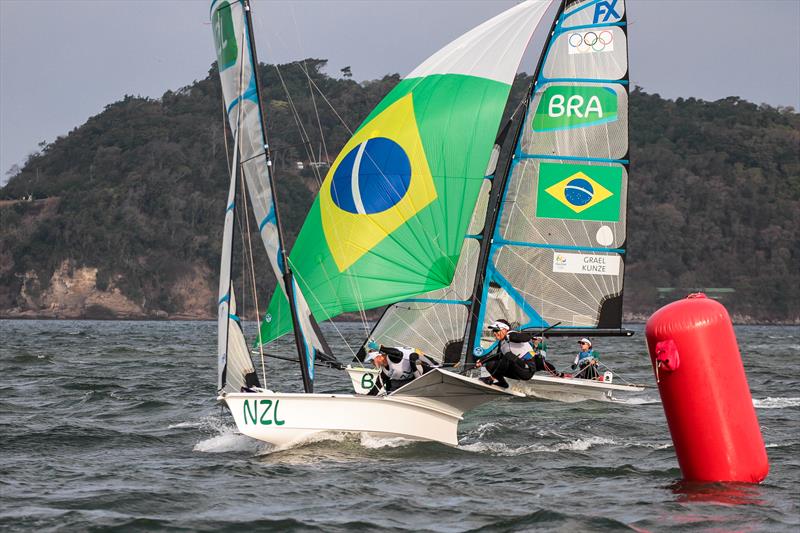 Alex Maloney and Molly Meech lead around the bottom mark for the final time - Medal Race - 49er FX - Rio 2016 photo copyright Richard Gladwell  taken at Iate Clube do Rio de Janeiro and featuring the 49er FX class