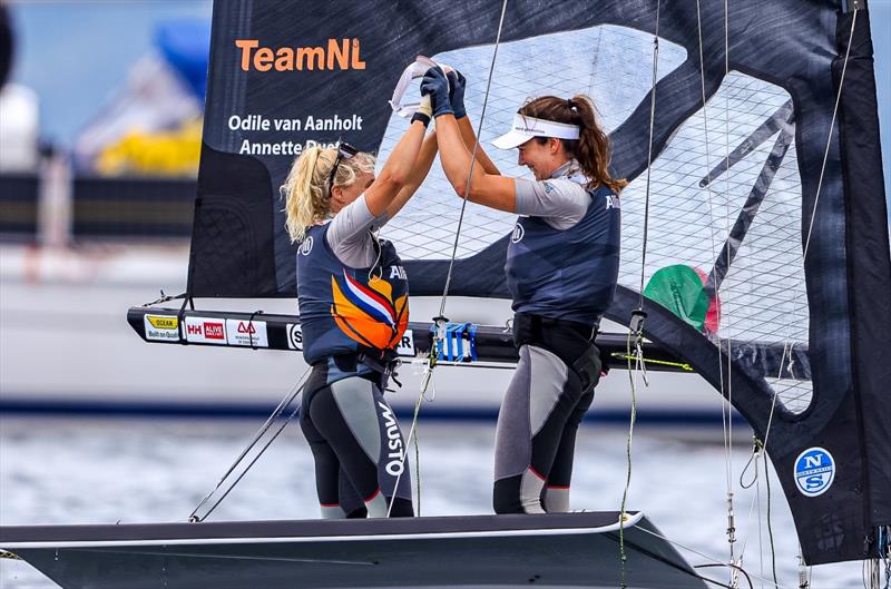 Odile van Aanholt and Annette Duetz in sync for win - 49er, 49erFX and Nacra 17 World Championships photo copyright Sailing Energy / 49er, 49erFX and Nacra 17 Worlds taken at  and featuring the 49er FX class