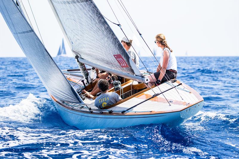 Princess Elena on board 'Titia' at the 37th Copa del Rey MAPFRE in Palma photo copyright María Muiña / Copa del Rey MAPFRE taken at Real Club Náutico de Palma and featuring the 6m class