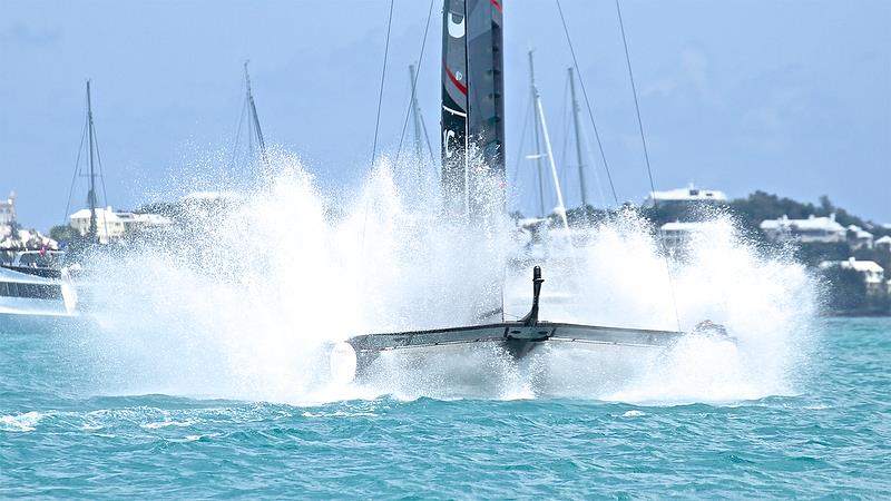 Land Rover BAR digs in - Race 8 - America's Cup Qualifier - Day 2, May 28, 2017 photo copyright Richard Gladwell taken at  and featuring the AC50 class