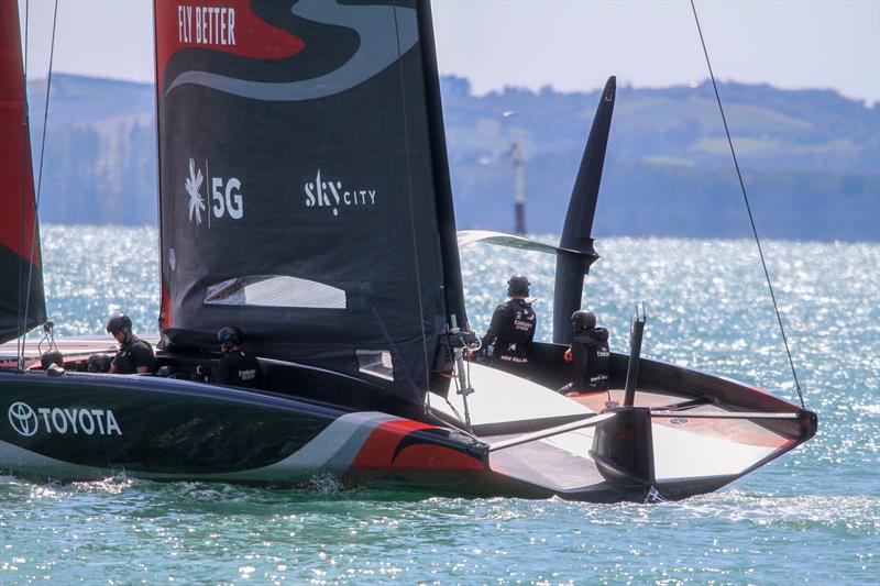 A close look at the deck-hugging double-skinned mainsail on Emirates Team New Zealand's Te Aihe - photo © Richard Gladwell / Sail-World.com