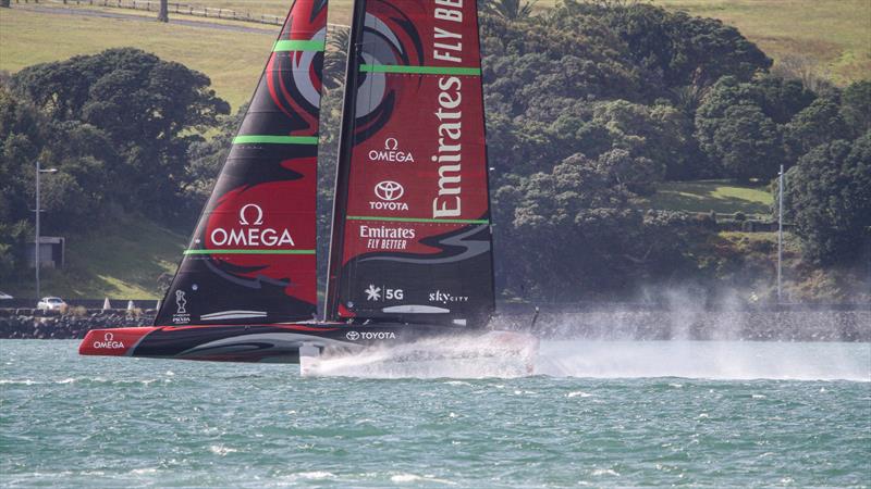 Emirates Team New Zealand's AC75 racing the traffic on Tamaki Drive at the entrance to the inner Waitemata Harbour - January 10, 2019 - photo © Richard Gladwell / Sail-World.com