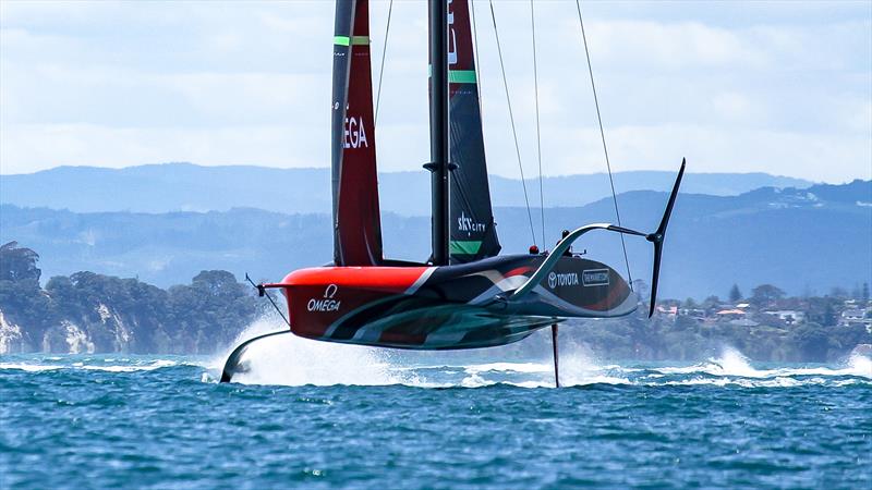 America's Cup Rialto: November 20 - Kiwis throw down the gauntlet to Challengers