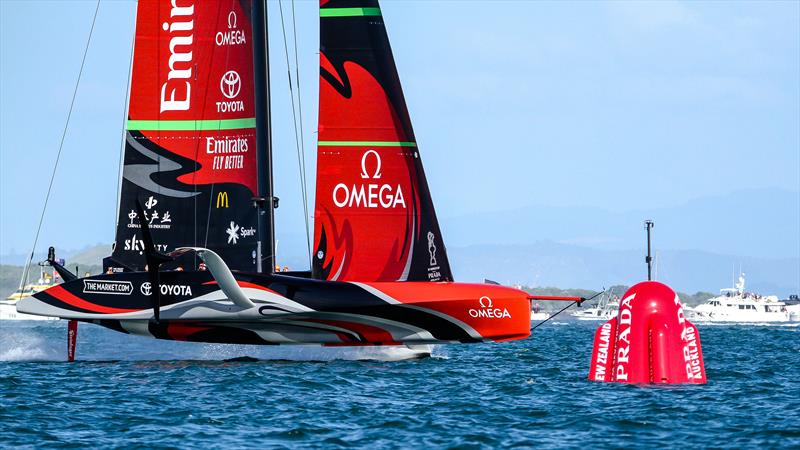Emirates Team New Zealand cross the finish to successfully defend the America's Cup - AC36 - Race 10 - March 17, , Auckland, New Zealand photo copyright Richard Gladwell, Sail-World.com / nz taken at Royal New Zealand Yacht Squadron and featuring the AC75 class
