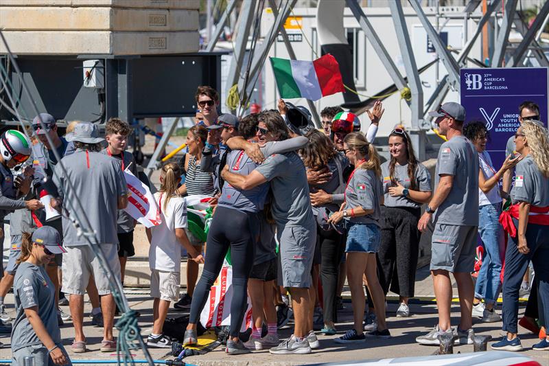  Luna Rossa supporters - Finals Louis Vuitton Cup - Day 15 - September 26, 2024 - Barcelona - photo © Ian Roman / America's Cup