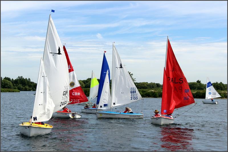 Hansa dinghies at Burghfield photo copyright Simon Smith taken at Burghfield Sailing Club and featuring the Hansa class