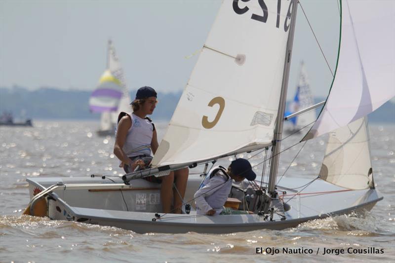 Santiago Plantie & Matias Finsterbusch finish 2nd in the 50th Cadet Worlds in Buenos Aires photo copyright El Ojo Nautico / Jore Cousillas taken at Club Nautico Albatros and featuring the Cadet class