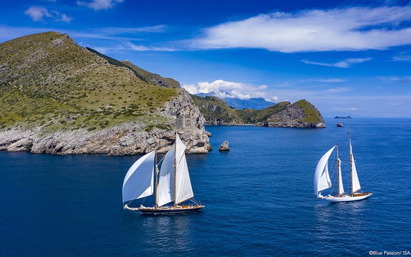 Mariette of 1915 leads Naema back into the Gulf of Naples. - photo © Blue Passion / ISA