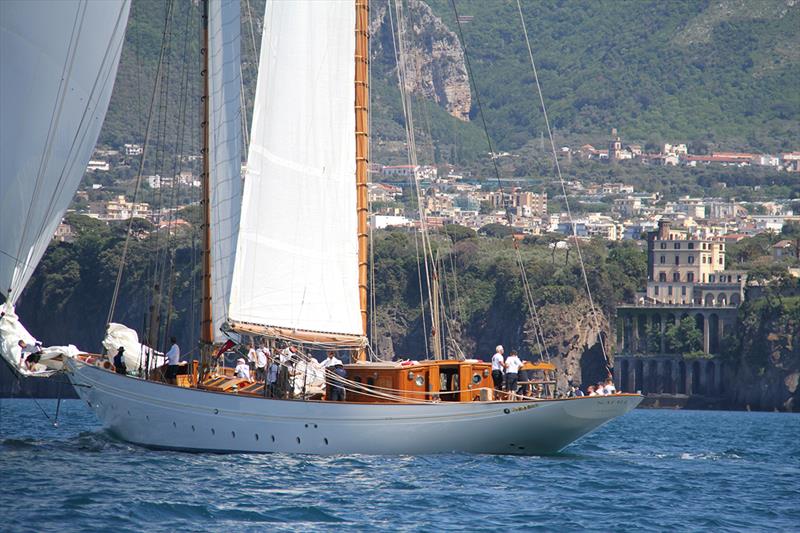Naema passes Sorrento photo copyright James Boyd / www.sailingintelligence.com taken at Yacht Club Capri and featuring the Classic Yachts class
