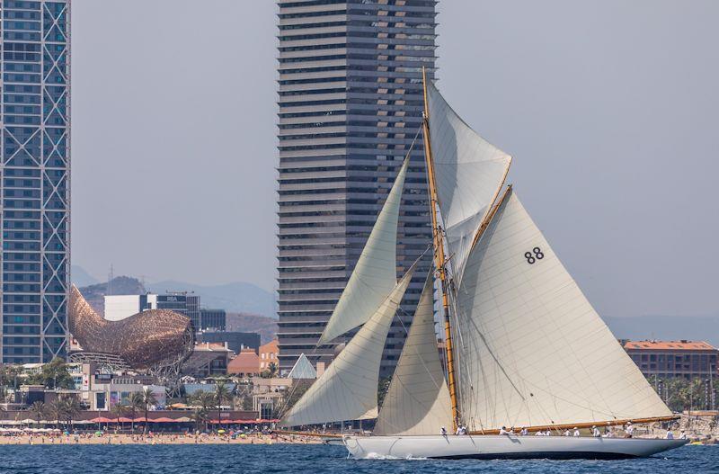 Moonbeam of Fife wins her category in the XII Puig Vela Clàssica Barcelona Regatta photo copyright Nico Martinez / www.MartinezStudio.es taken at Real Club Nautico de Barcelona and featuring the Classic Yachts class