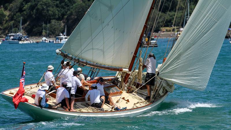 Ariki heads for the finish and line honours - Mahurangi Regatta - January 2020 photo copyright Richard Gladwell / Sail-World.com taken at  and featuring the Classic Yachts class