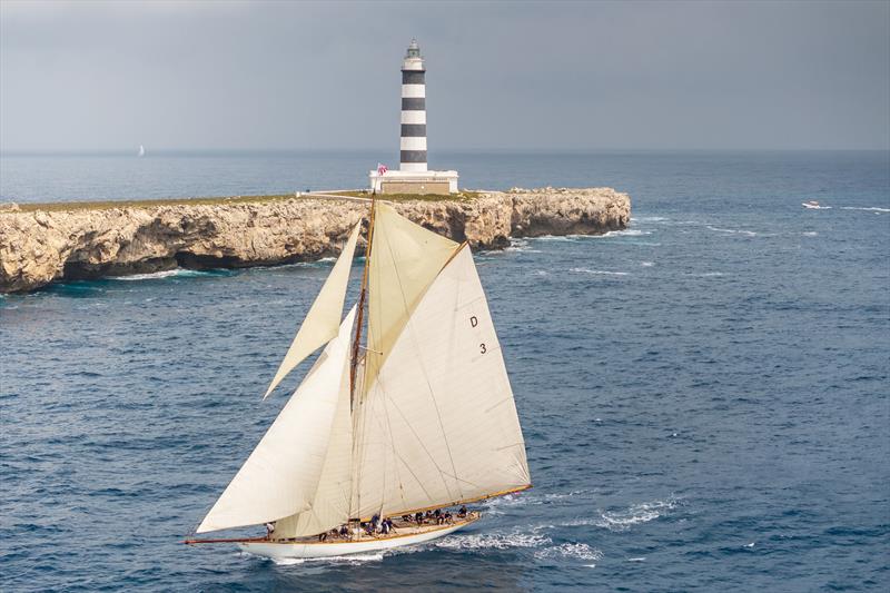 XXI Copa del Rey of Vintage Yachts of Vintage Yachts Day 2 - TUIGA-D3 passing Isla del Aire - photo © SailingShots by María Muiña