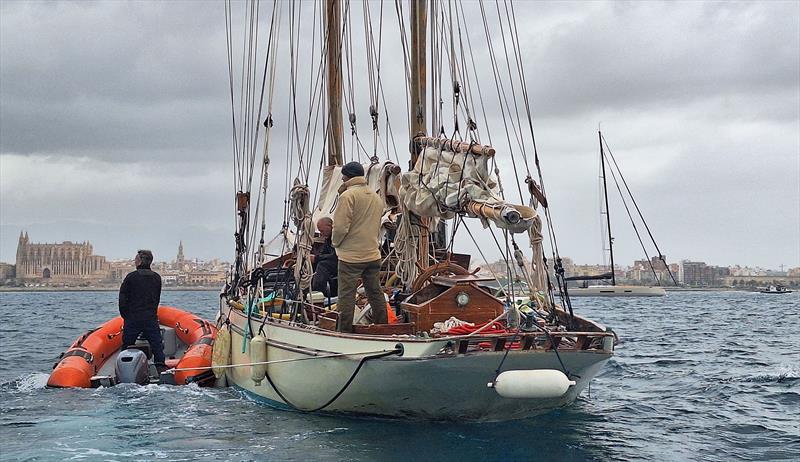 Saving SY Owl 1909 - photo © SY Owl