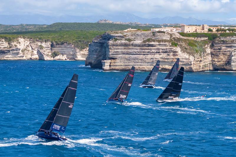 Swan Bonifacio Challenge - photo © Studio Borlenghi