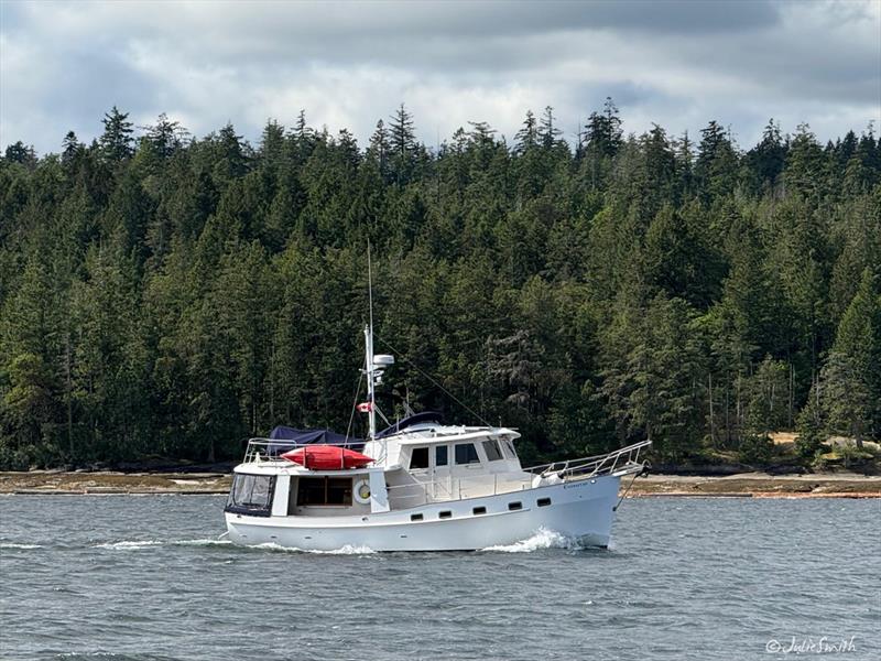 Kadey Krogen Evenstar leaving Clam Bay - photo © Julie Smith