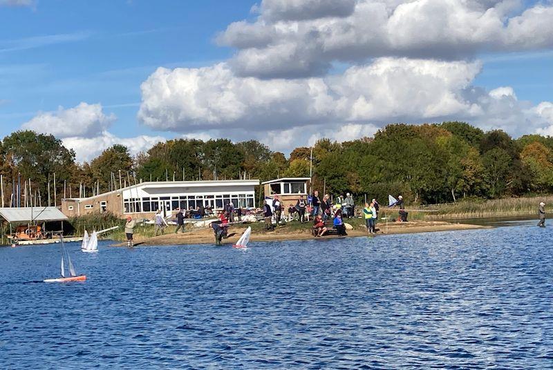 First DF95 Open Meeting at Huntingdon Radio Yacht Club photo copyright Andy Start taken at Huntingdon Radio Yacht Club and featuring the DF95 class