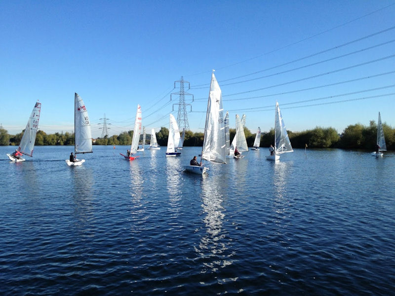 Sunshine but little wind on Sunday for the YachtsandYachting.com Forum Members Open at Broxbourne photo copyright pondmonkey taken at Broxbourne Sailing Club and featuring the Dinghy class
