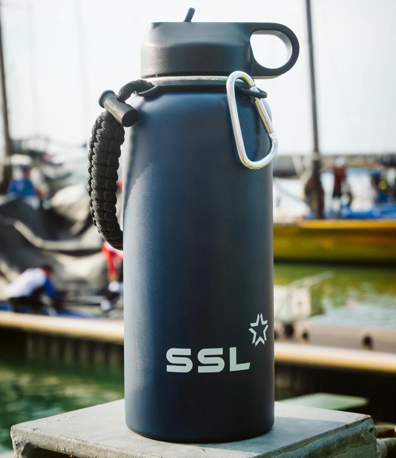 Reusable bottles - photo © Madeleine Lithvall