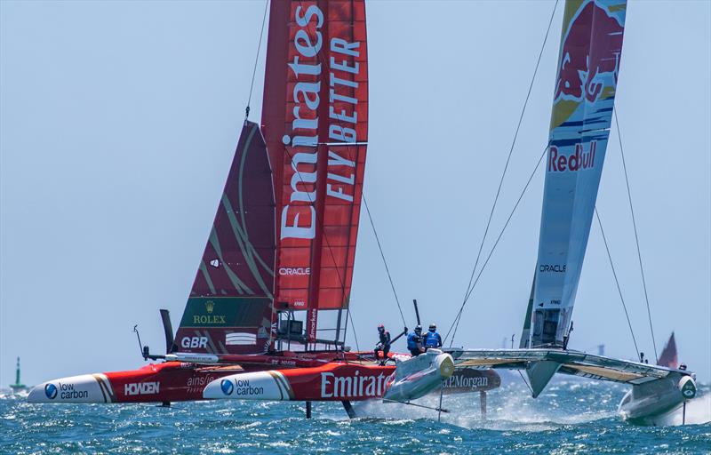 Emirates Great Britain passes ahead of Red Bully Italy -  Race Day 2 - Oracle Perth Sail Grand Prix - January 18, 2026 - photo © Samo Vidic/SailGP