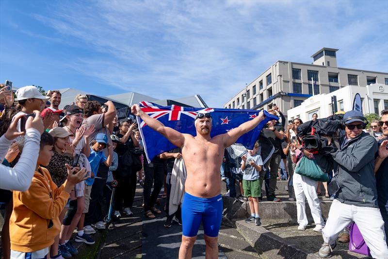Live Ocean - Jono Ridler celebrates in Wellington - 90 day - Swim4The Ocean - East Coast North Island, NZ - January-April 2026 - photo © Joshua McCormack