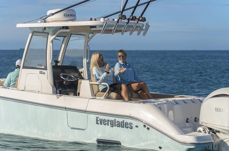285cc - photo © Everglades Boats