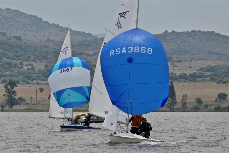 Myles White and Estelle Buys chase down Patrick Harris and Jeremy Kriek - Flying 15 South African Nationals at Vaal Dam - photo © Ingrid Wilcox