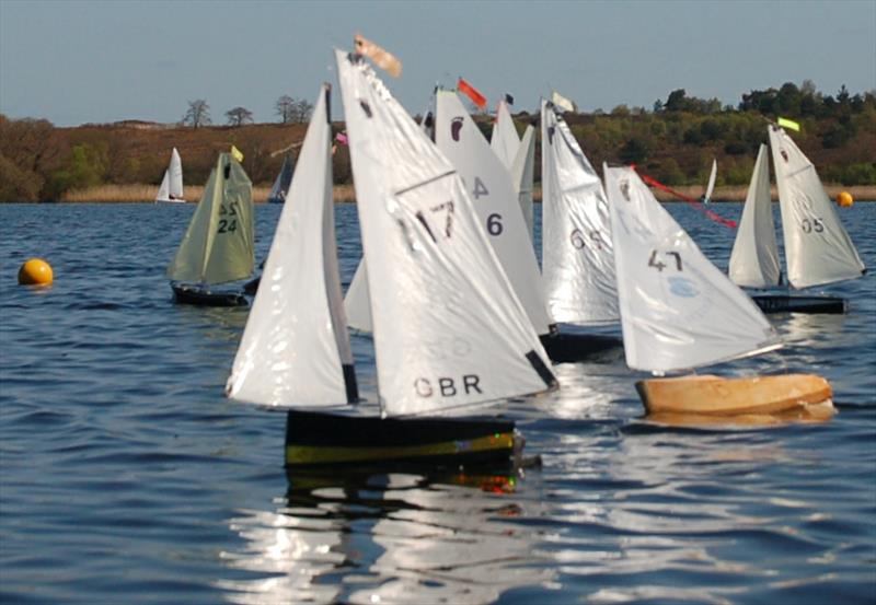 Videlo Globe Footy open at Frensham Pond photo copyright Roger Stollery taken at Frensham Pond Sailing Club and featuring the Footy class