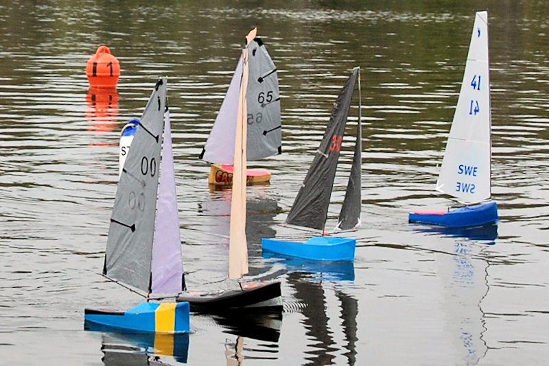 Peter Shepherd 41 gets the best start - Footy class Videlo Globe at Frensham Pond photo copyright Roger Stollery taken at Frensham Pond Sailing Club and featuring the Footy class