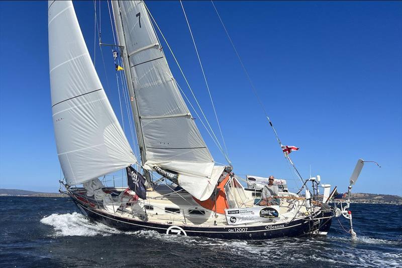 Jeremy Bagshaw / South Africa / OE32 – ” OLLEANNA” – 5th sail through Hobart Gate & decided to move to Chichester Class, one stop for sorting Barnacle/water and food. 16/01/2013 - photo © GGR2022 / DD&JJ