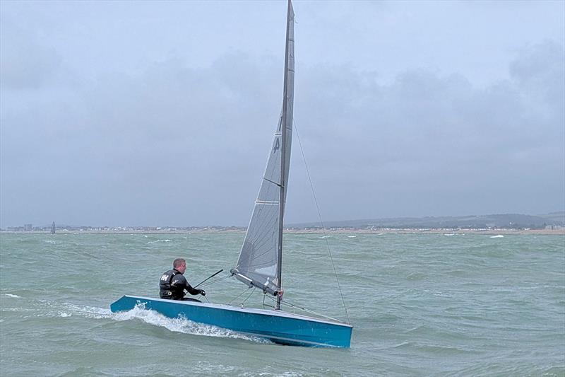 Tim Garvin going downhill - Hadron H2 open meeting at Shoreham - photo © Richard Harris