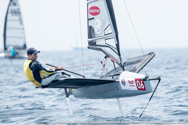 Paul Goodison wins the YANMAR Moth Worlds 2016 - photo © YANMAR Moth World Championship 2016 / Junichi Hirai / BULKHEAD magazine JAPAN