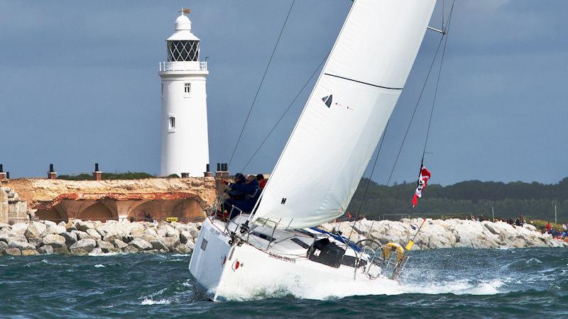 Round the Island Race 2022 - photo © Tom Hicks / www.solentaction.com