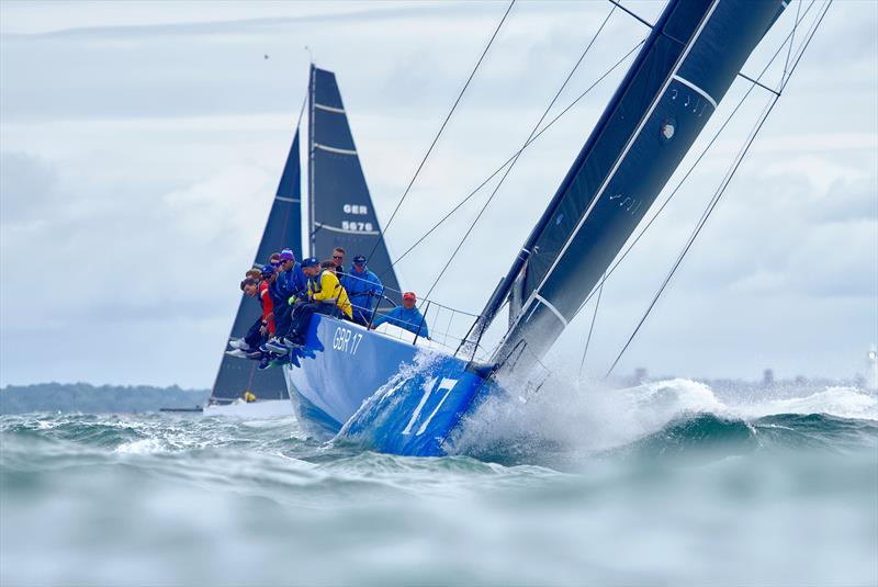 Round the Island Race - photo © Tom Hicks / www.solentaction.com