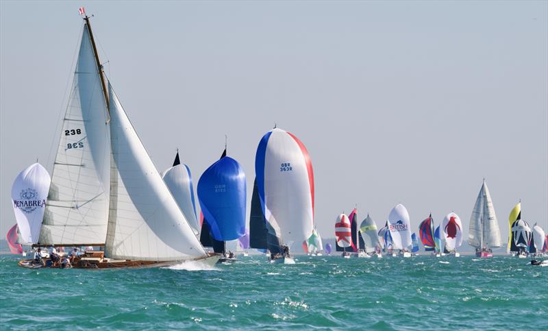 Round the Island Race 2026 - photo © Tom Hicks / www.solentaction.com