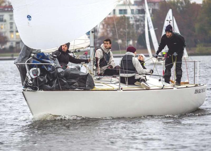 The winner of the J24 was the highly concentrated team around Fabian Damm - Väter­chen Frost Regatta photo copyright Johann Nikolaus Andreae taken at Hamburger Segel-Club and featuring the J/24 class
